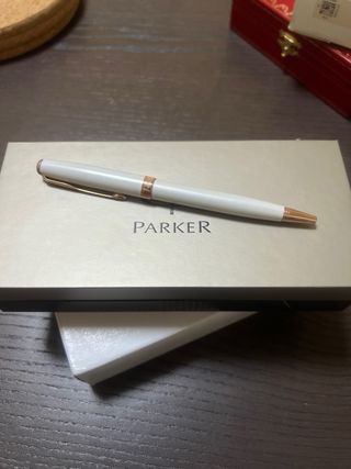 Bolígrafo Parker Blanco perla y Dorado