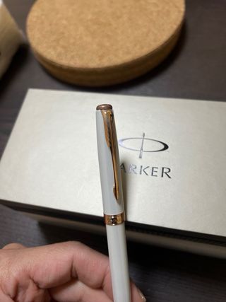 Bolígrafo Parker Blanco perla y Dorado
