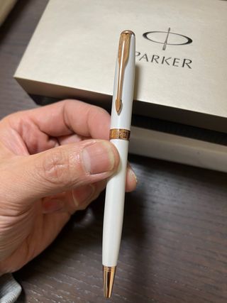 Bolígrafo Parker Blanco perla y Dorado