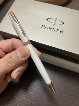 Bolígrafo Parker Blanco perla y Dorado