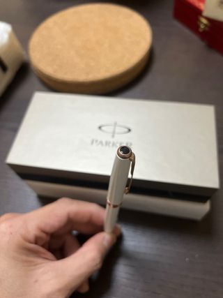 Bolígrafo Parker Blanco perla y Dorado