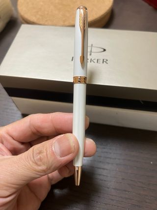 Bolígrafo Parker Blanco perla y Dorado