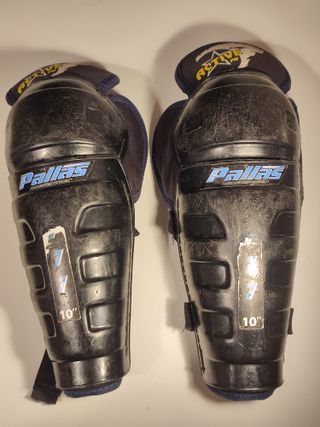 Hockey Rodilleras PALLAS Junior y Guantes CCM 10