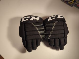 Hockey Rodilleras PALLAS Junior y Guantes CCM 10