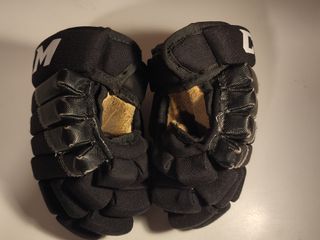 Hockey Rodilleras PALLAS Junior y Guantes CCM 10