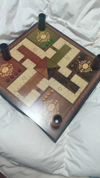 Parchís de madera maciza estilo antiguo