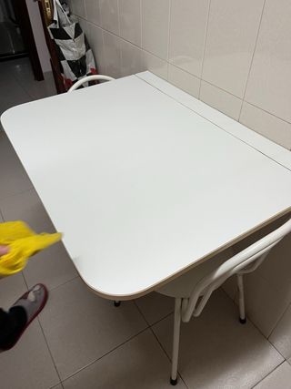 Mesa plegable blanca