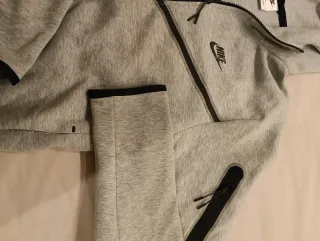 Sudadera Nike Tech Gris (camiseta Nike de regalo)