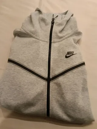 Sudadera Nike Tech Gris (camiseta Nike de regalo)