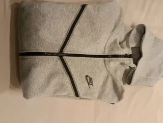 Sudadera Nike Tech Gris (camiseta Nike de regalo)