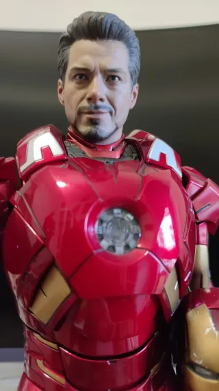 Figura Hot Toys Iron Man Mark VII Avengers