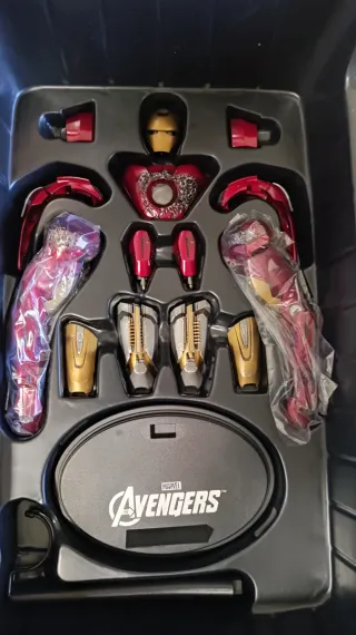 Figura Hot Toys Iron Man Mark VII Avengers