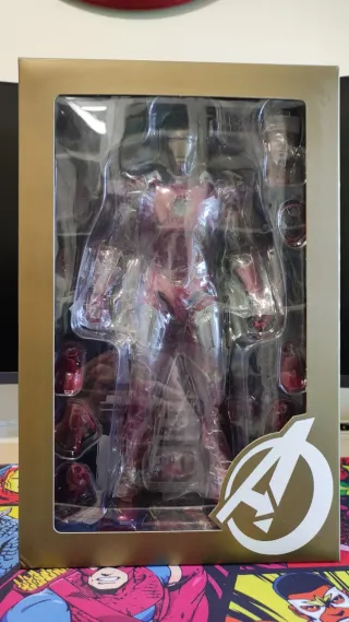 Figura Hot Toys Iron Man Mark VII Avengers