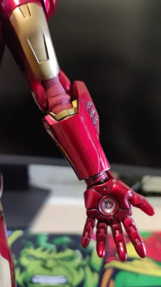 Figura Hot Toys Iron Man Mark VII Avengers