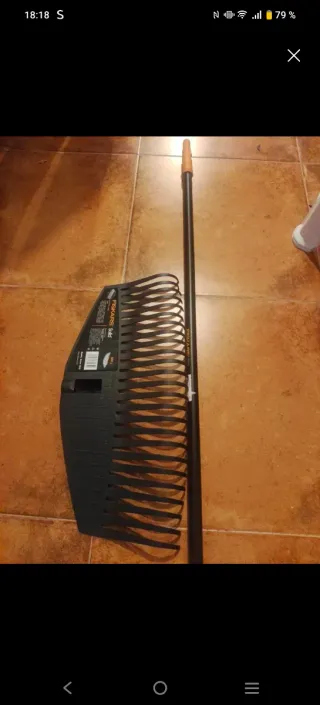 Rastrillo Fiskars SoftGrip Nuevo