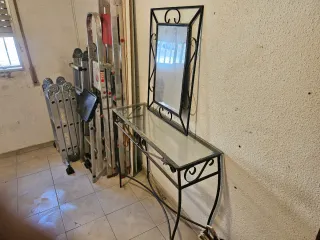 Recibidor de cristal y metal negro