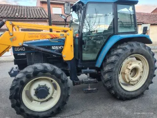 Tractor New Holland 6640 con pala