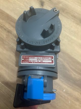 Interruptor y Enchufe Industrial Antiguo