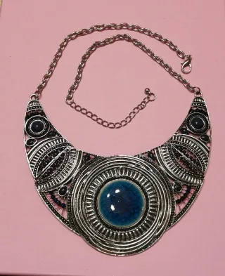 Collar metal estilo étnico con piedra azul