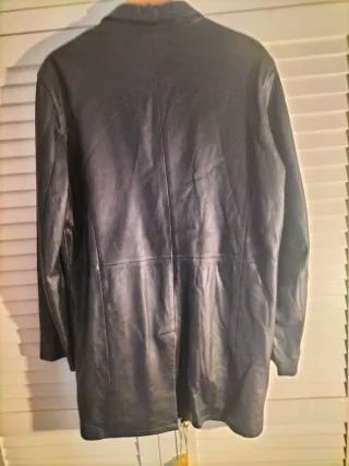 Chaquetón de cuero tres cuartos