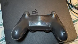 PS4 Slim 1TB Sony Negra y mando original. Soportes