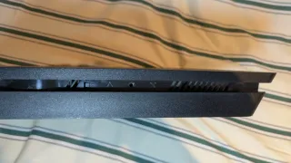 PS4 Slim 1TB Sony Negra y mando original. Soportes