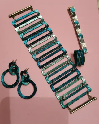 Conjunto mujer: pulsera, pendientes y anillo