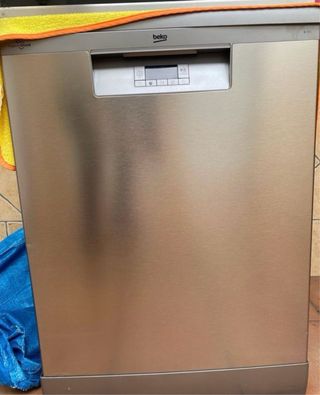 Mesa, sillas , taburetes,enaguas, lampara ,electro