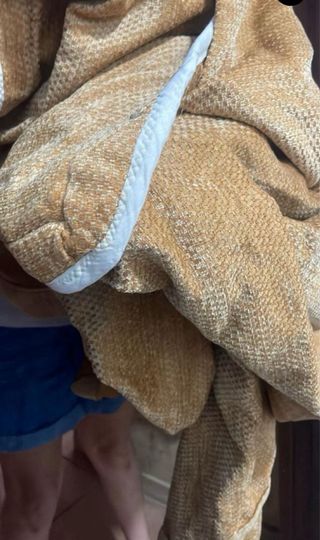 Mesa, sillas , taburetes,enaguas, lampara ,electro