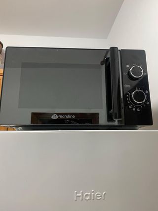 Mesa, sillas , taburetes,enaguas, lampara ,electro