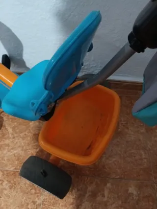 Triciclo infantil azul y naranja