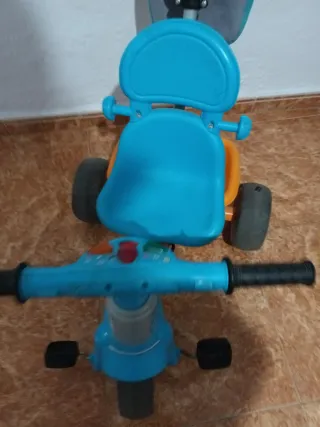Triciclo infantil azul y naranja