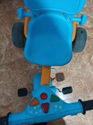 Triciclo infantil azul y naranja