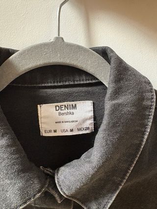 Chaqueta vaquera negra Bershka Talla M