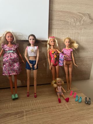 Lote de 3 Barbies y 1 Chelsea
