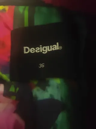 Plumas Desigual Negro y Rosa puesto una sola vez.