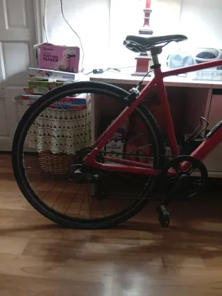 Bicicleta de carreras roja