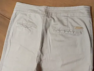 Pantalón vestir pitillo beige