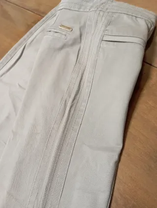 Pantalón vestir pitillo beige