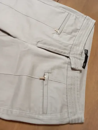 Pantalón vestir pitillo beige