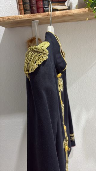 Chaqueta La Condesa Negra y Dorada