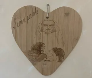 Cuore in Legno Fatto a Mano con Rose