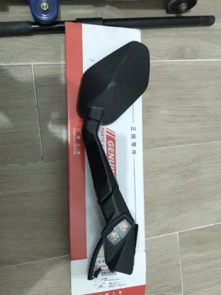 Piezas Carenado Sym Cruisym 300 y espejo izquierdo