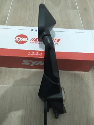 Piezas Carenado Sym Cruisym 300 y espejo izquierdo