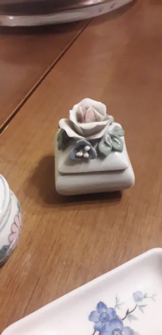 Set 2 cajitas decorativas y cenicero porcelana