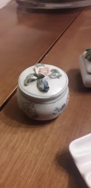 Set 2 cajitas decorativas y cenicero porcelana