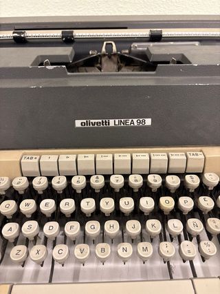 Máquina de escribir Olivetti Linea 98 vintage
