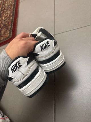 Zapatillas Nike Blancas y Negras