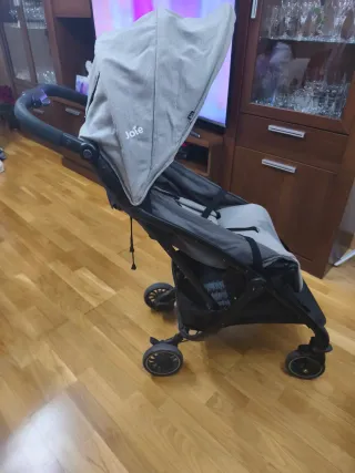 Carro bebé Joie plegable gris