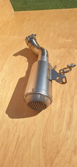 Escape LeoVince Kawasaki Z900 full o A2 2017-2025